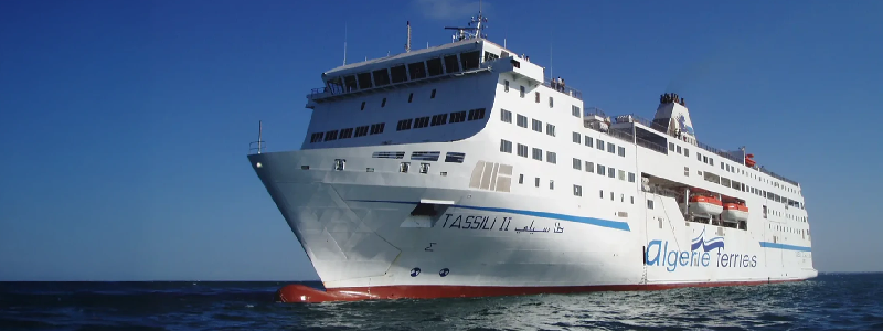 Alg&eacute;rie Ferries: buque de la compa&ntilde;&iacute;a navegando por el Mediterr&aacute;neo occidental