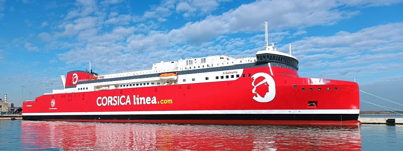 Corsica Linea A Galeotta: primer ferry de GNL de la compa&ntilde;&iacute;a, con librea roja, navegando en el Mediterr&aacute;neo