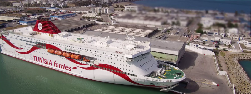 CTN Ferries: buque de la compa&ntilde;&iacute;a atracado en el puerto de La Goulette, T&uacute;nez, listo para zarpar hacia Europa