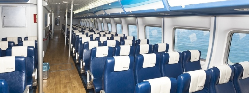 Interior del fast ferry Ibiza Jet de Formentera Lines que navega entre Ibiza y Formentera