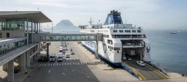 Vista del Puerto de Algeciras y Estaci&oacute;n Mar&iacute;tima
