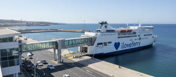 Vista del puerto de Alhucemas (Al Hoceima) y zona de embarque