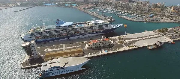 Terminal de pasajeros (estaci&oacute;n mar&iacute;tima) del puerto de Ceuta