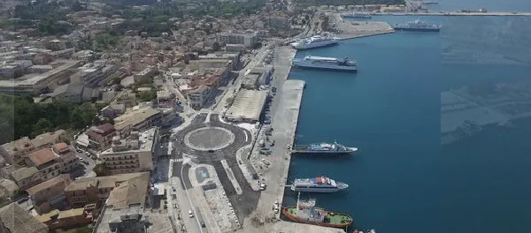 Terminal de ferris en el New Port de Corf&uacute; (Kerkyra)