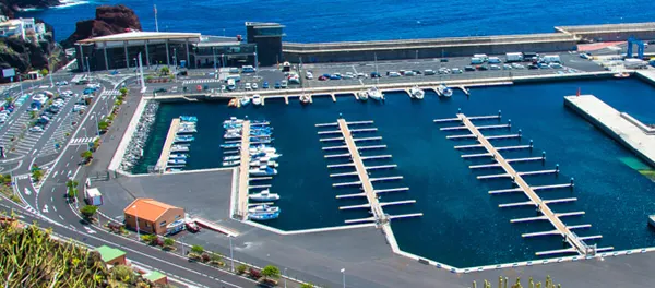 Vista del Puerto de La Estaca (El Hierro) y zona de embarque