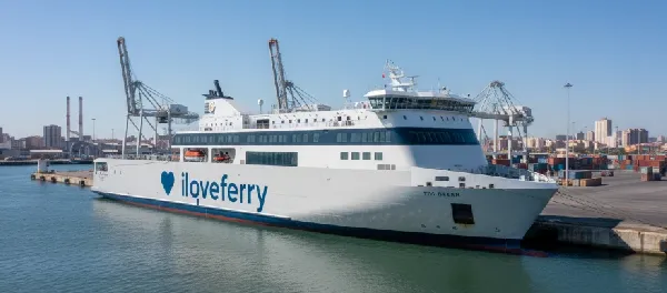 Vista del Puerto Exterior de Huelva (Muelle Sur) y zona de embarque de ferris