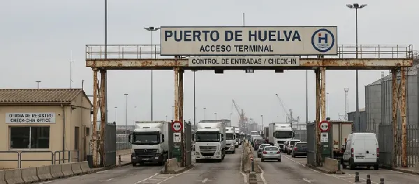 Terminal de pasajeros y accesos en el Muelle Sur del puerto de Huelva