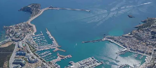 Vista del puerto de Ibiza (Eivissa) y zona de atraque