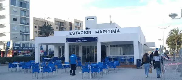 Terminal mar&iacute;tima y accesos de ferri en Ibiza