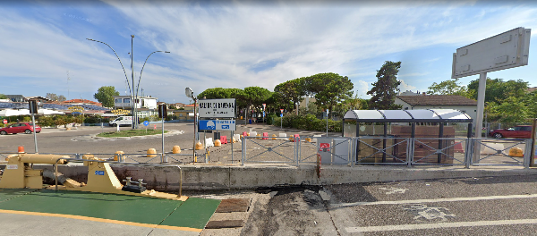 Vista del puerto de R&aacute;vena (Porto Corsini) y zona portuaria