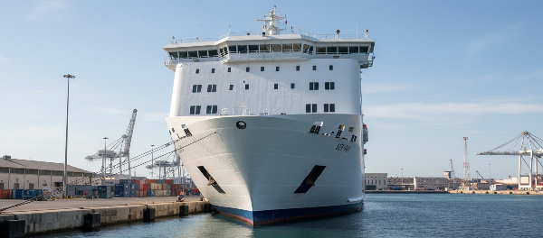 Vista del puerto de S&egrave;te y zona de embarque