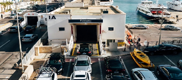 Vista del puerto de Trapani y zona de embarque