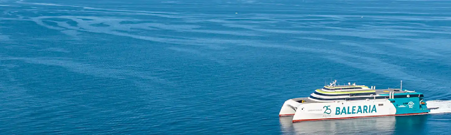 Ferry Barcelona Ciutadella: el Margarita Salas de Bale&agrave;ria saliendo del puerto de Barcelona hacia Ciutadella de Menorca