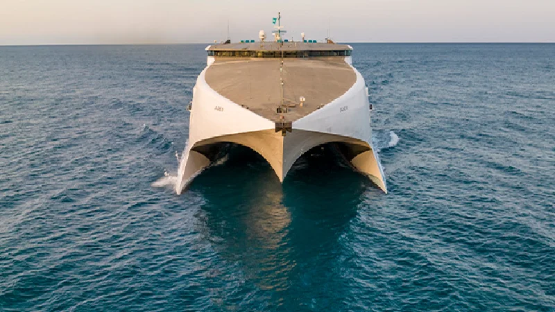 Fast ferry de Balearia navegando entre Menorca y Mallorca en la ruta Ciutadella Alcudia