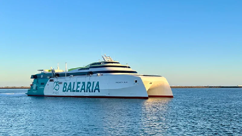 Ferry Margarita Salas de Balearia navegando en la ruta Ciutadella Barcelona