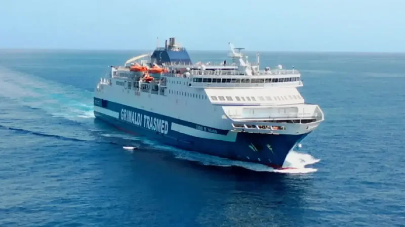 Ferry de Trasmed navegando entre Menorca y Palma de Mallorca