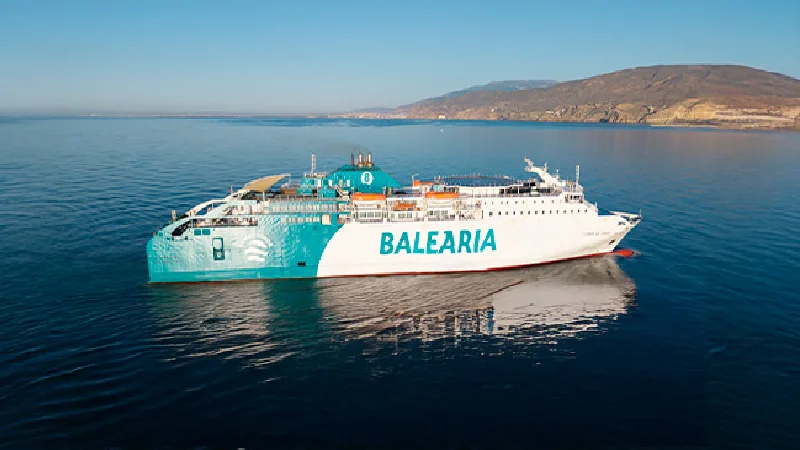 Ferry de Balearia navegando en la ruta Nador Almer&iacute;a con pasajeros y coches a bordo