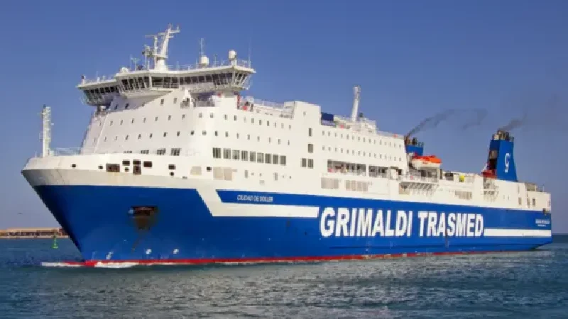 Ferry nocturno de Trasmed navegando en la ruta Valencia Mah&oacute;n con camarotes disponibles