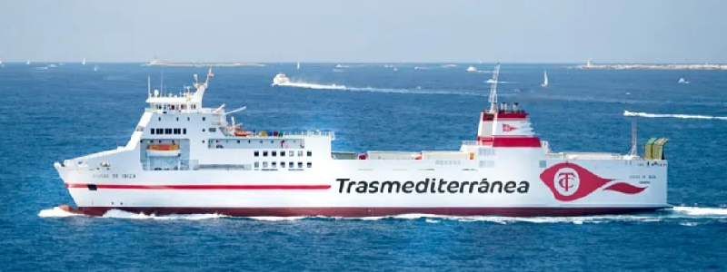 Trasmediterr&aacute;nea: ferry Ciudad de Ibiza navegando en el Mediterr&aacute;neo occidental durante la traves&iacute;a Barcelona&ndash;Ibiza