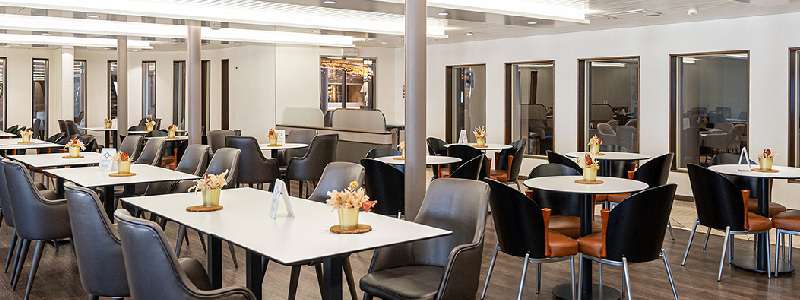 Ventouris Ferries: cafeter&iacute;a a bordo del ferry Rigel VII en la ruta Bari&ndash;Durr&euml;s